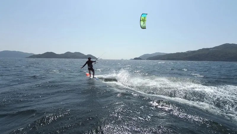 大嶼山風箏衝浪及風翼衝浪體驗/原價$750、現售$499/Klook.com。（圖片來源：Klook網站）