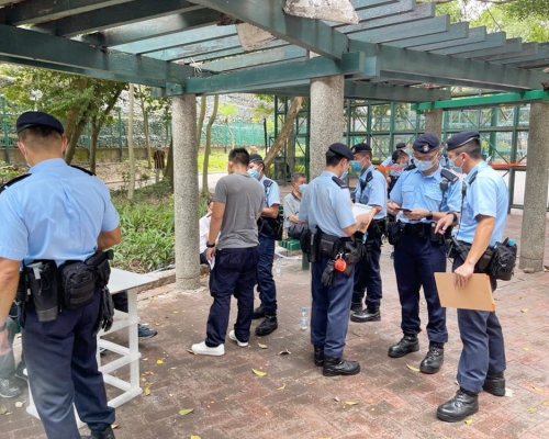 30人涉違限聚令被票控。警方圖片