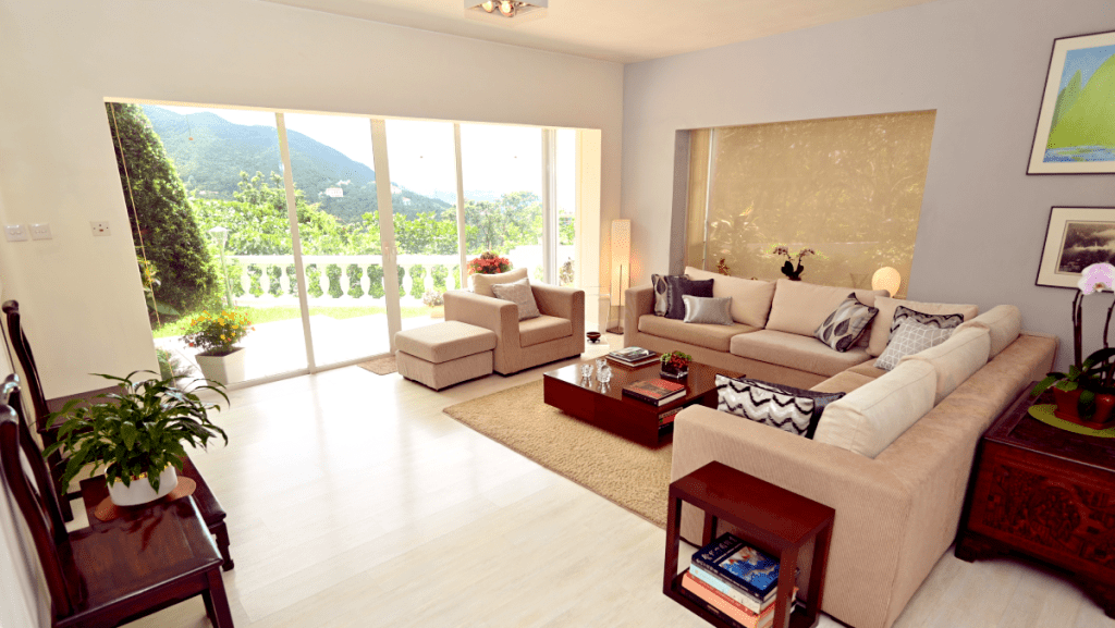 山頂僑福道大宅 寬廣大廳雅緻舒適 可遠眺海景 附1600呎花園