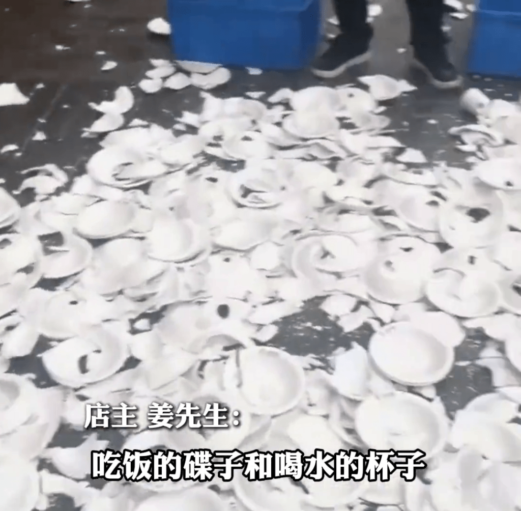 店主下令员工将所有非一次性的餐具全部销毁，约600套左右。