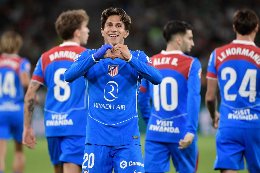 古利安奴施蒙尼開賽3分鐘就先開紀錄。法新社 古利安奴施蒙尼開賽3分鐘就先開紀錄。法新社