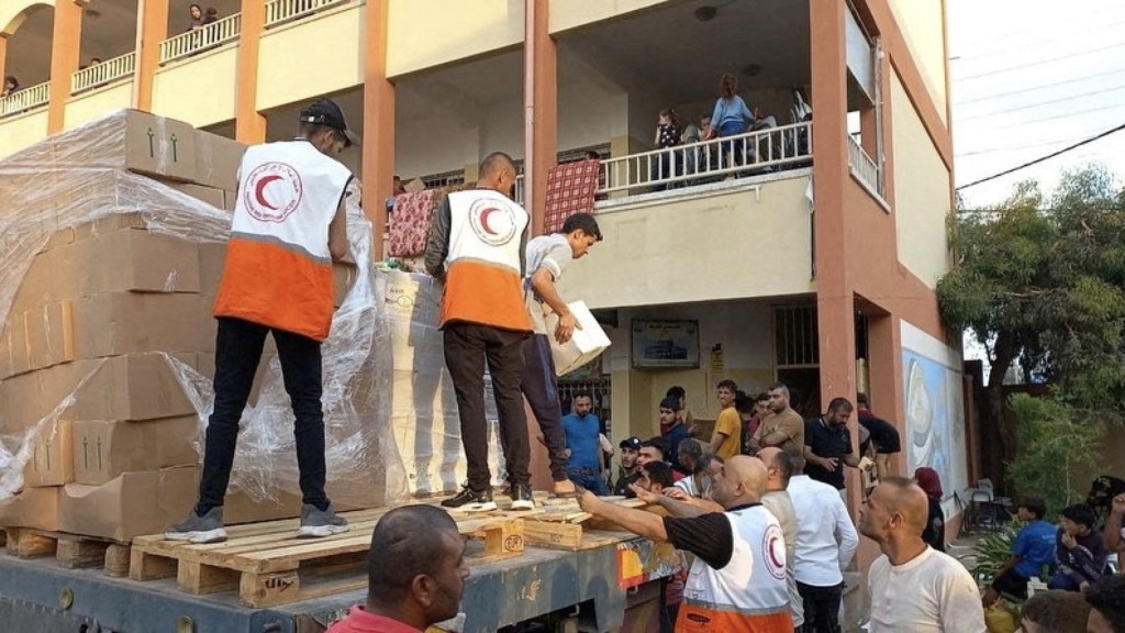 联合国呼吁安排救援物资持续进入加沙，但暂时未见𥌓光。 路透社