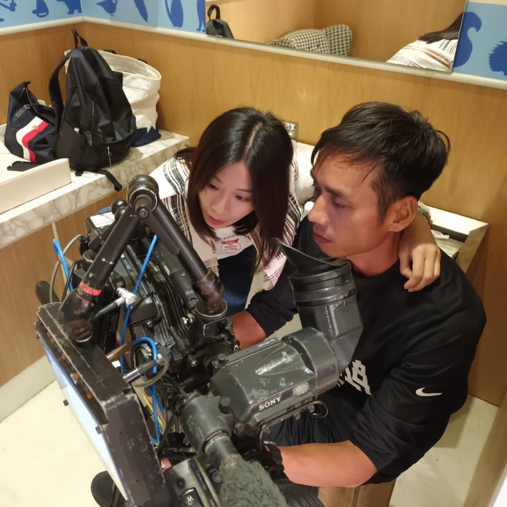 張詩欣去年與TVB攝影師陳家勝結婚。