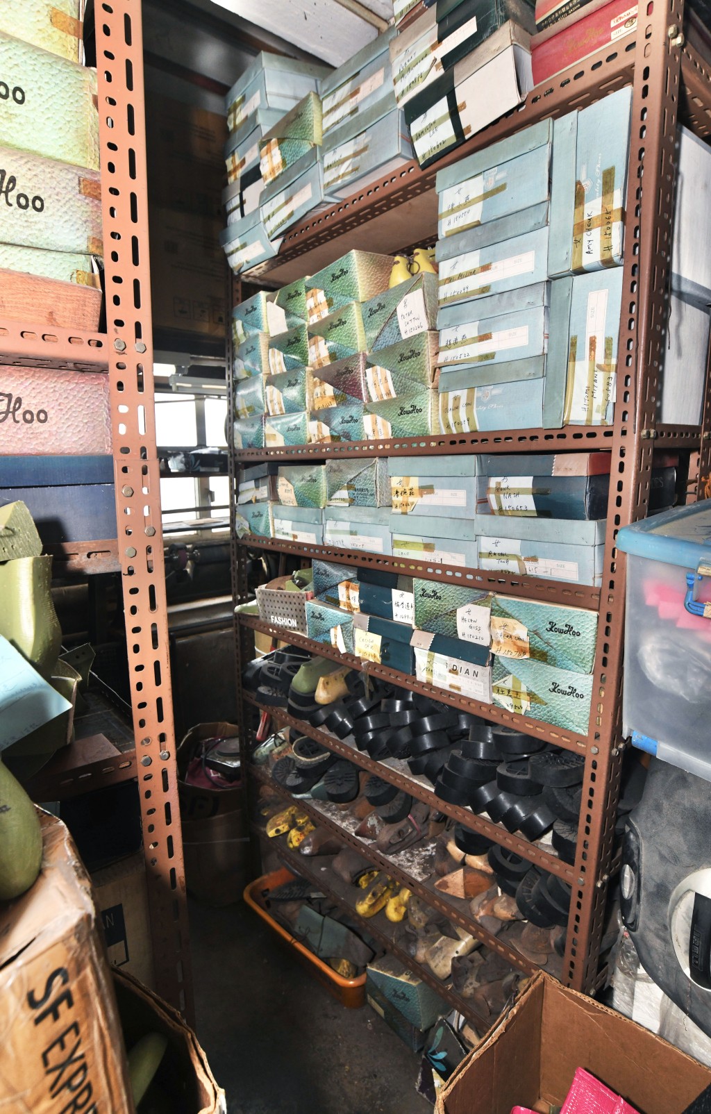 鞋楦決定了鞋的型態,包括鞋的頭型、尺寸多闊、後跟多高等。 鞋楦決定了鞋的型態,包括鞋的頭型、尺寸多闊、後跟多高等。