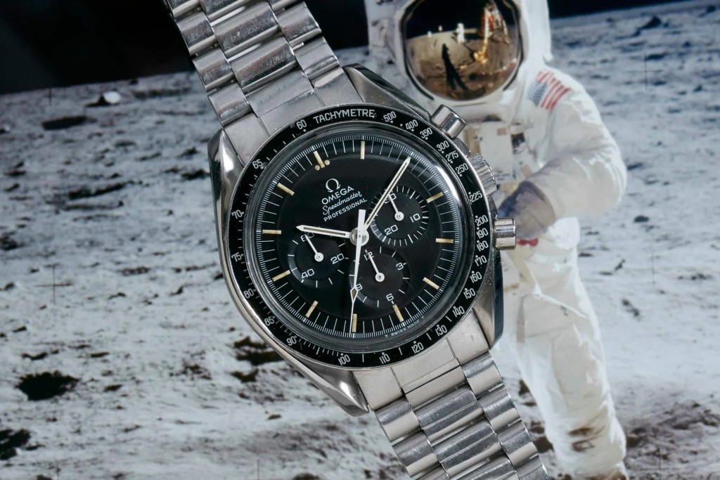 Watch Pilot指，Speedmaster之所以成為收藏家的熱門選擇，主要因為它是該品牌首款進入太空的腕錶，其售價也往往比Datejust便宜，對收藏家而言或更具吸引力。