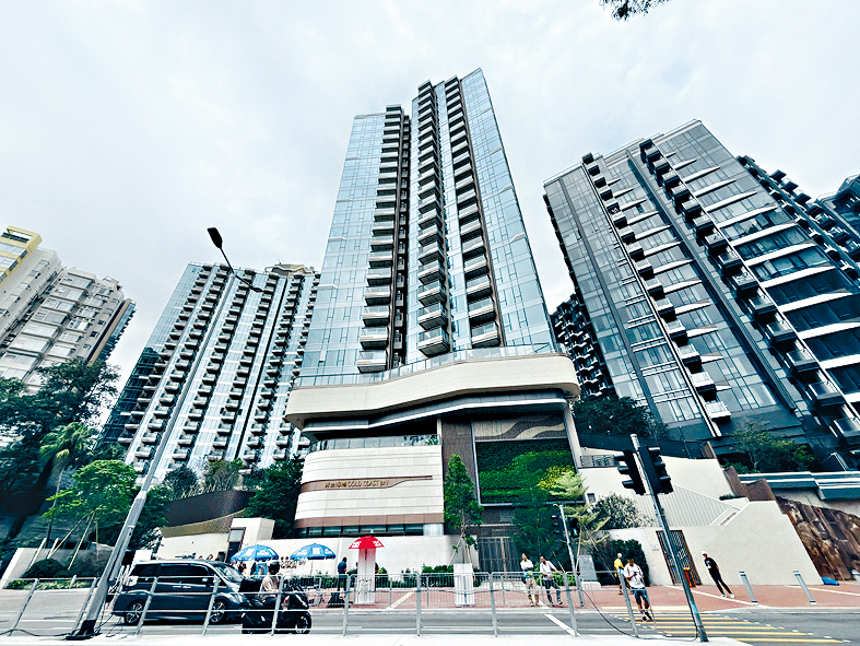 黃金海灣系列昨連沽3伙兩房單位，單日套現1836.82萬。