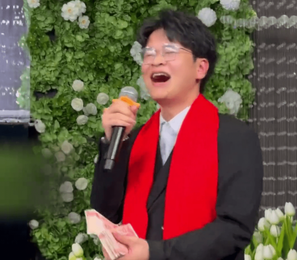 河南許昌一位年僅21歲的金店老闆在尾牙活動上推出的一系列福利舉措，在網上引發了廣泛關注與熱議。