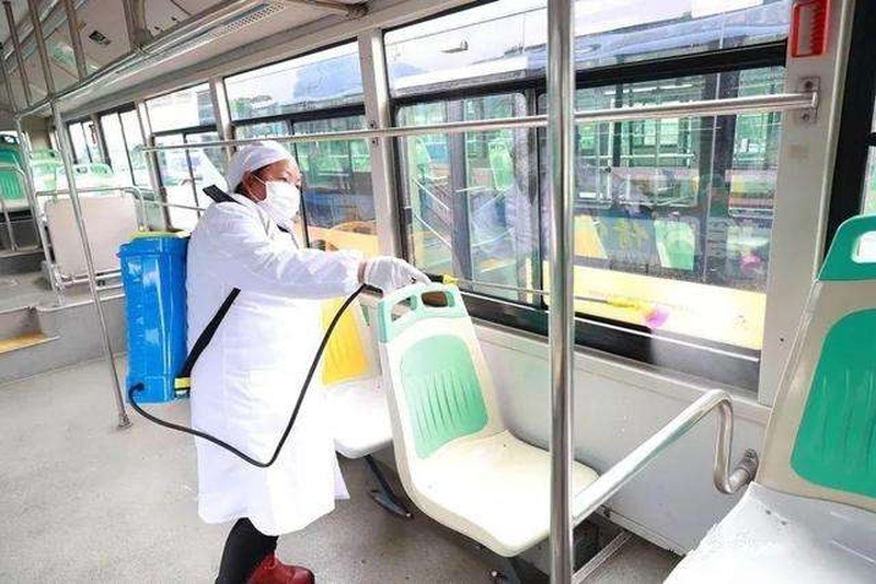 研究指新冠病毒可在密閉車廂傳播4.5米、存活30分鐘。(網圖)