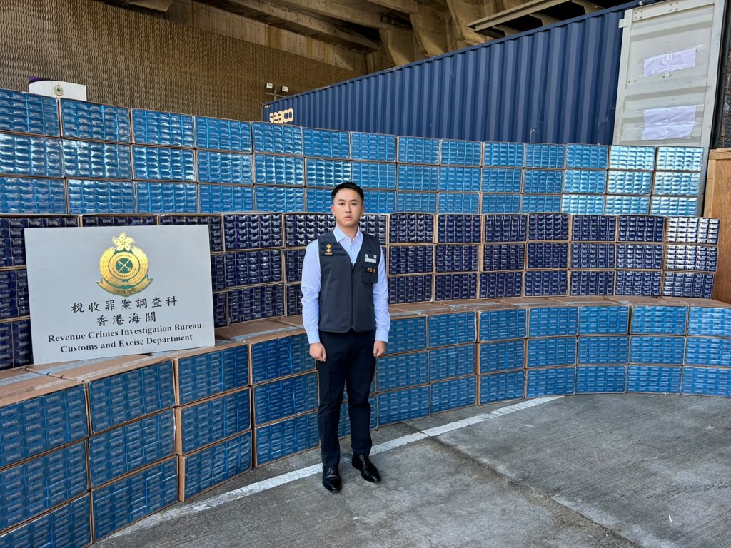 香港海關透過風險評估及區域執法合作,接連偵破兩宗私煙案件。曾志恆攝 香港海關透過風險評估及區域執法合作,接連偵破兩宗私煙案件。曾志恆攝
