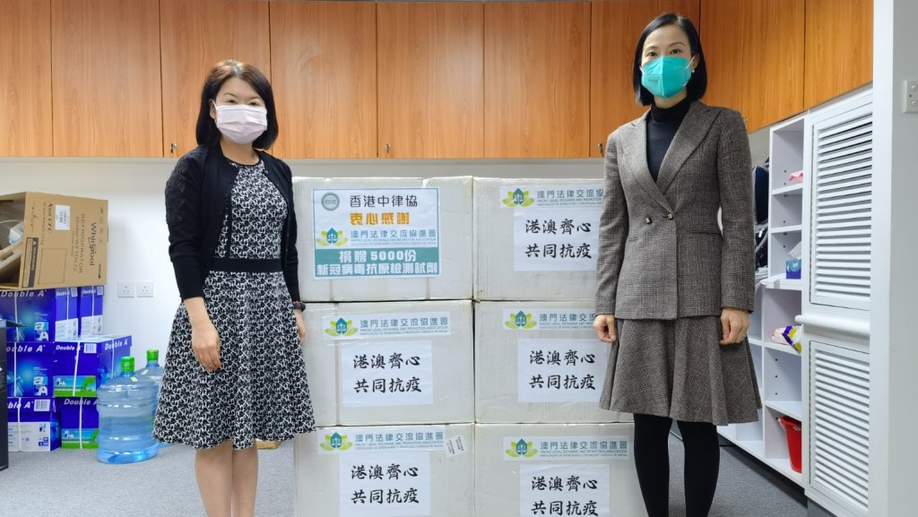 香港中律協於3月免費向會員送贈新冠病毒抗原檢測劑及於4月向安老院舍等贈送新冠病毒抗原檢測劑。