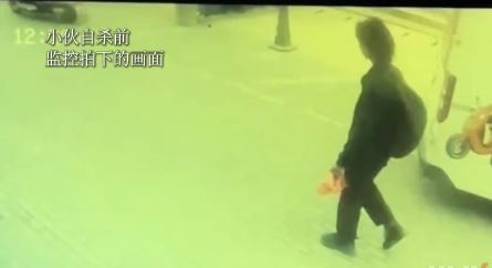 閉路電視拍到的郭姓少年最後身影。九派新聞