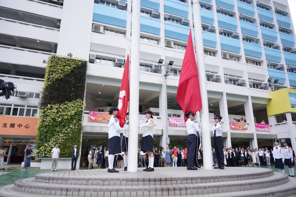 他认为必须以软性和打动人心的方式进行爱国主义教学。教联会FB图片