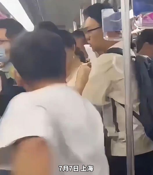 上海地鐵有男子涉猥褻女乘客被捕。中安在線