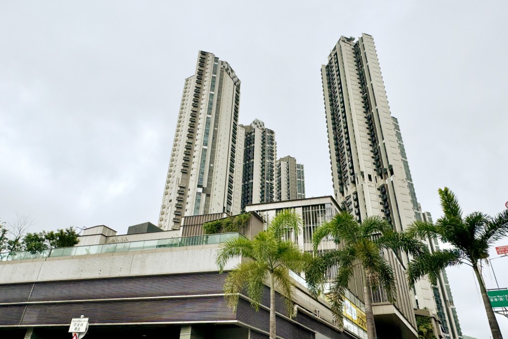 荃灣海之戀．愛炫美5B座中層C室，面積約534方呎，2房間隔，單位最新獲區內換樓客以880萬承接，呎價16479元，屬貼市價成交。