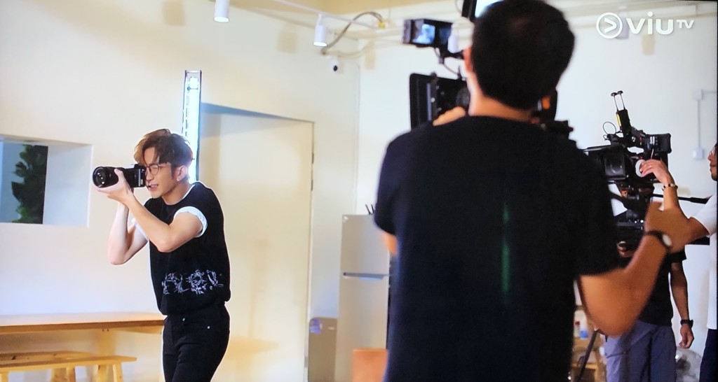 MV其中一part,教主化身做攝影師。