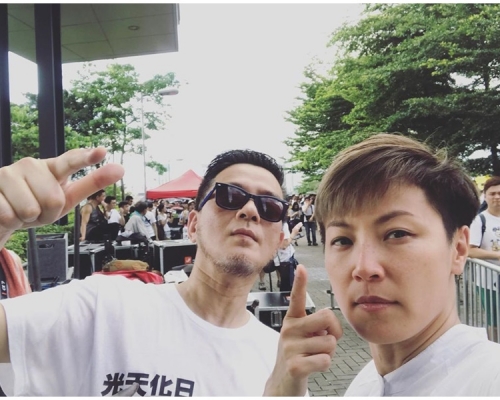 何韻詩和黃耀明有參與反修例遊行。何韻詩IG