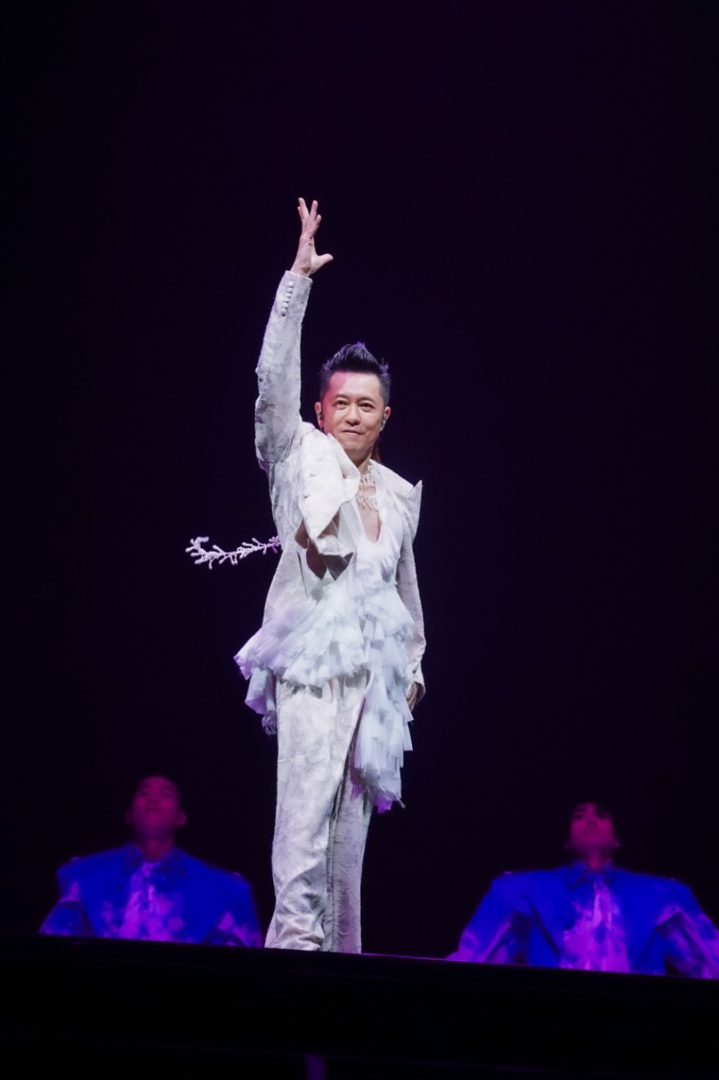 關於稍後的澳門Show,蘇志威表示:「除咗香港嘅紅館外,我哋嘅巡迴演唱會多數係三面台,澳門開四面台係好難得。」 關於稍後的澳門Show,蘇志威表示:「除咗香港嘅紅館外,我哋嘅巡迴演唱會多數係三面台,澳門開四面台係好難得。」