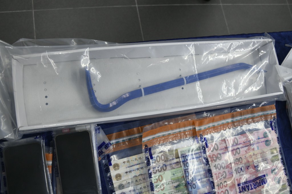 警方檢獲一批懷疑作案工具。