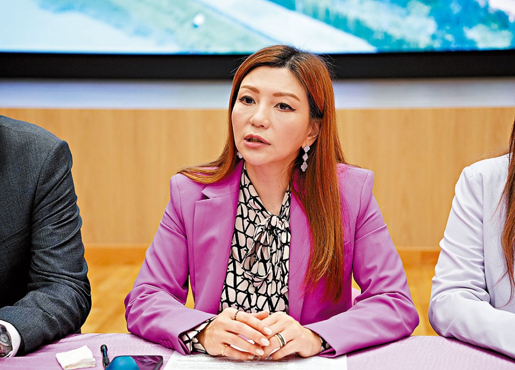 執行校董蔡加敏表示，學校不主張以分數區分學生的學習能力，鼓勵學生從錯誤中學習。