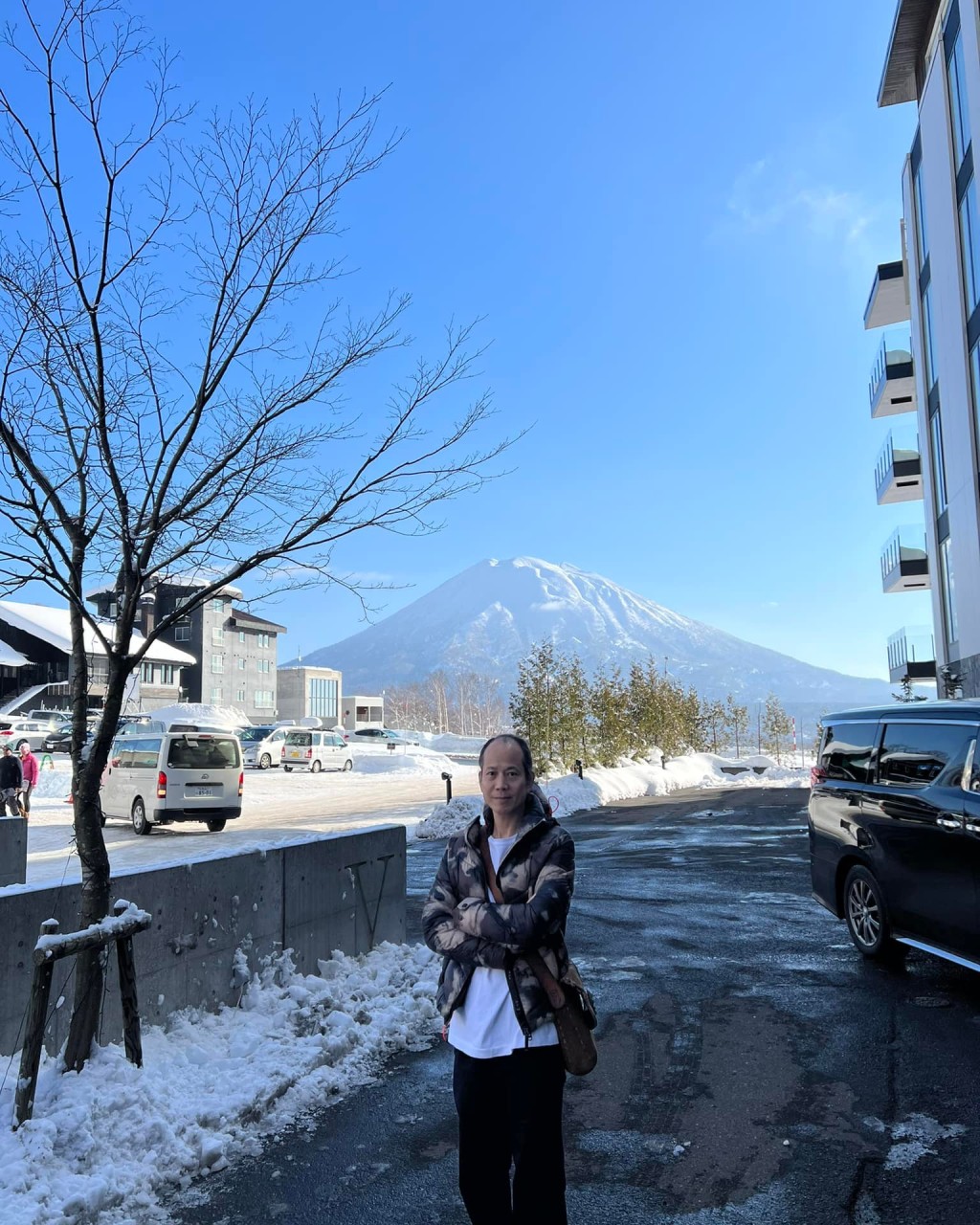 蘇民峰早年在北海道二世古地區添置物業，最近又到當地滑雪。