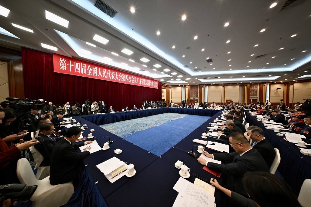 全國兩會正於北京舉行，廣東省代表團（6日）舉行全體會議。