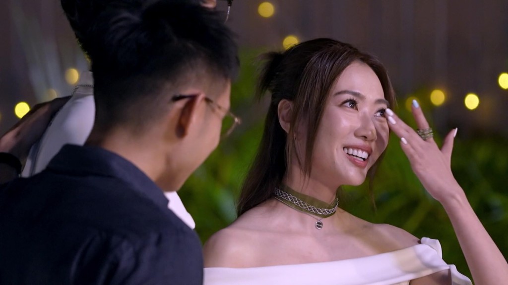 阮嘉敏流淚。 阮嘉敏流淚。