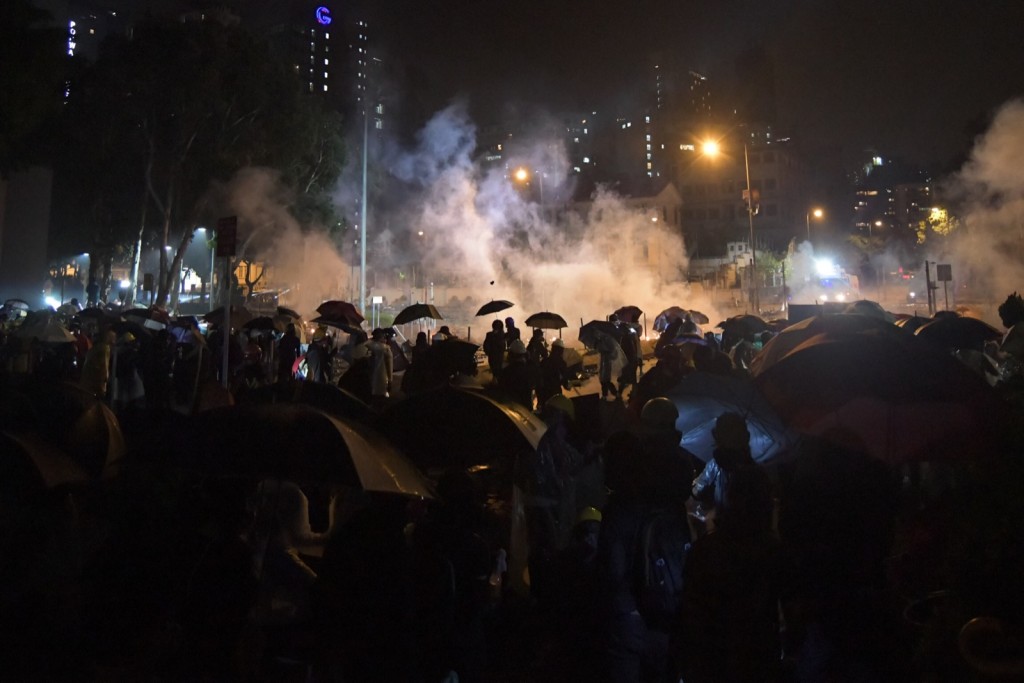 理大爆發激烈衝突。