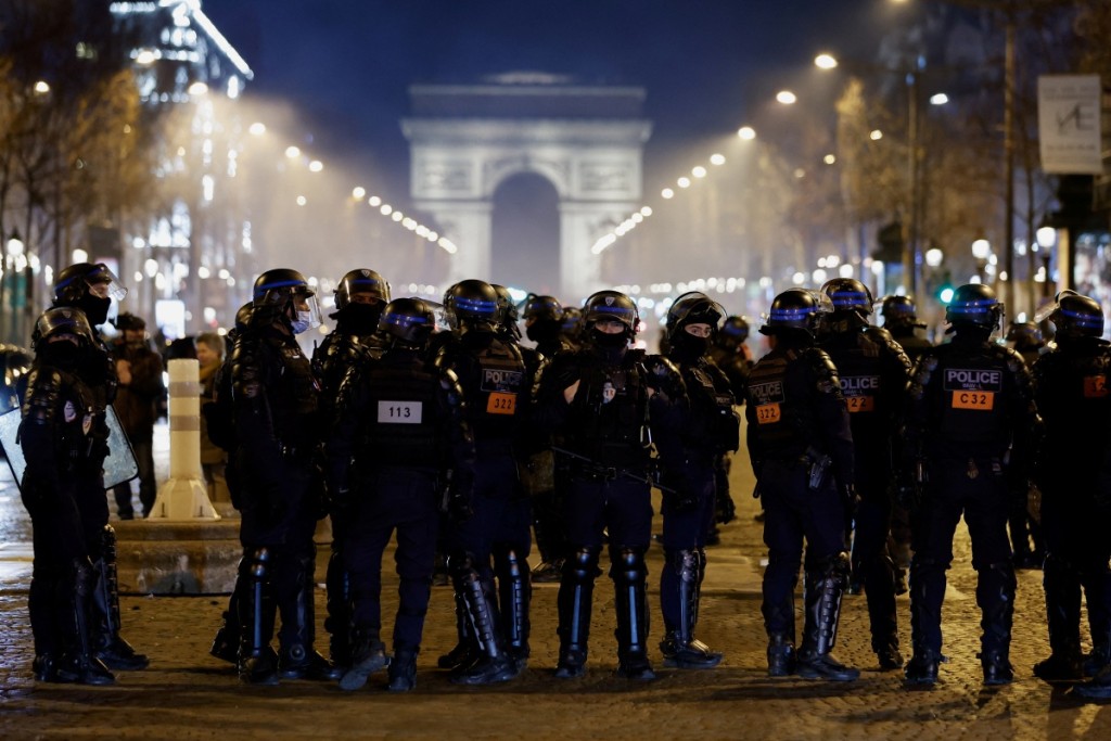警方在巴黎逮捕了54名示威者。REUTERS