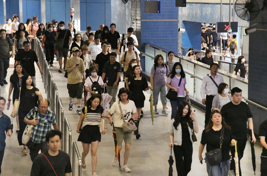 2025年年中香港人口的臨時數字為7,527,500人。何健勇攝