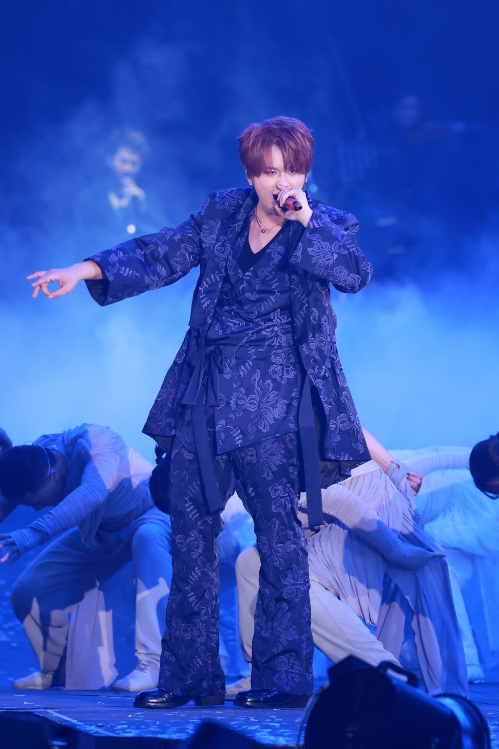 近日傳出姜濤將約滿後有意「轉會」到另一間國際性唱片公司，開拓海外市場。