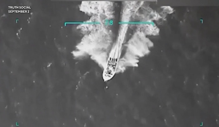 特朗普在其社交平台Truth Social上發文，宣布軍事打擊海上運毒船行動。Truth Social