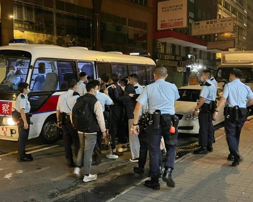 警方在行動中拘捕超過120人。警方圖片