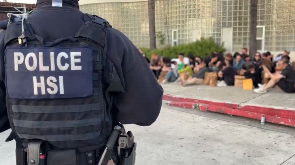 執法部門在行動中，拘捕36名非法居留的中國人。X@ HSI Los Angeles
