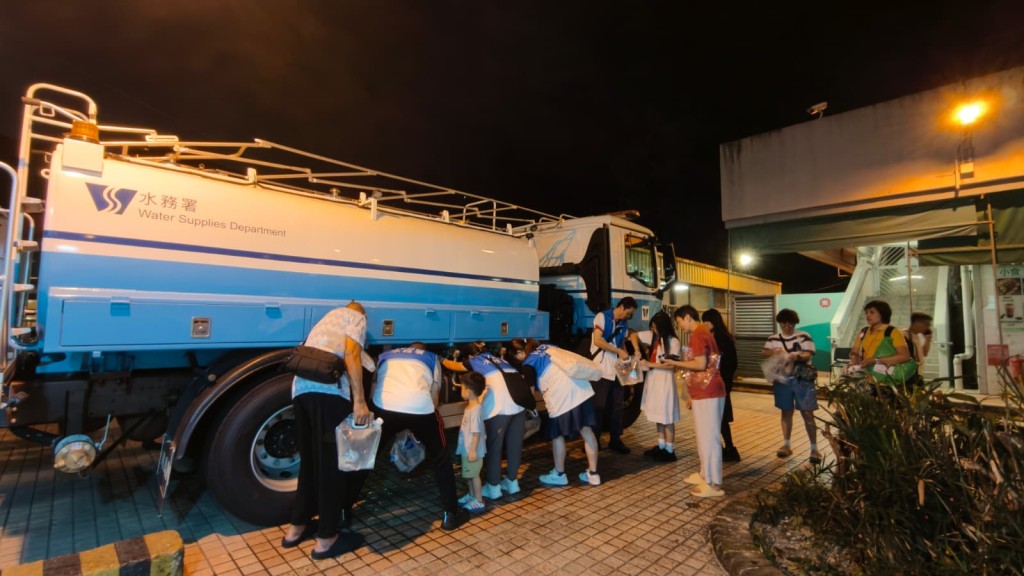 水務署人員在場協助。 水務署人員在場協助。