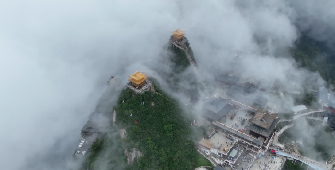 老君山奇觀。  老君山奇觀。