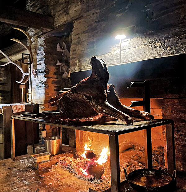 位于皇后镇的Amisfield Restaurant，主打新西兰料理，肉类原只烟熏，很有原始风味。