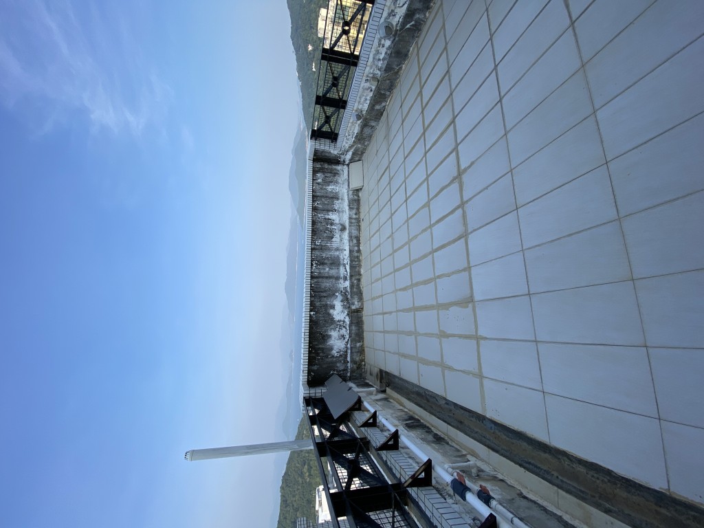 主人套房外連空中平台花園,可多花心思加以布置善用。