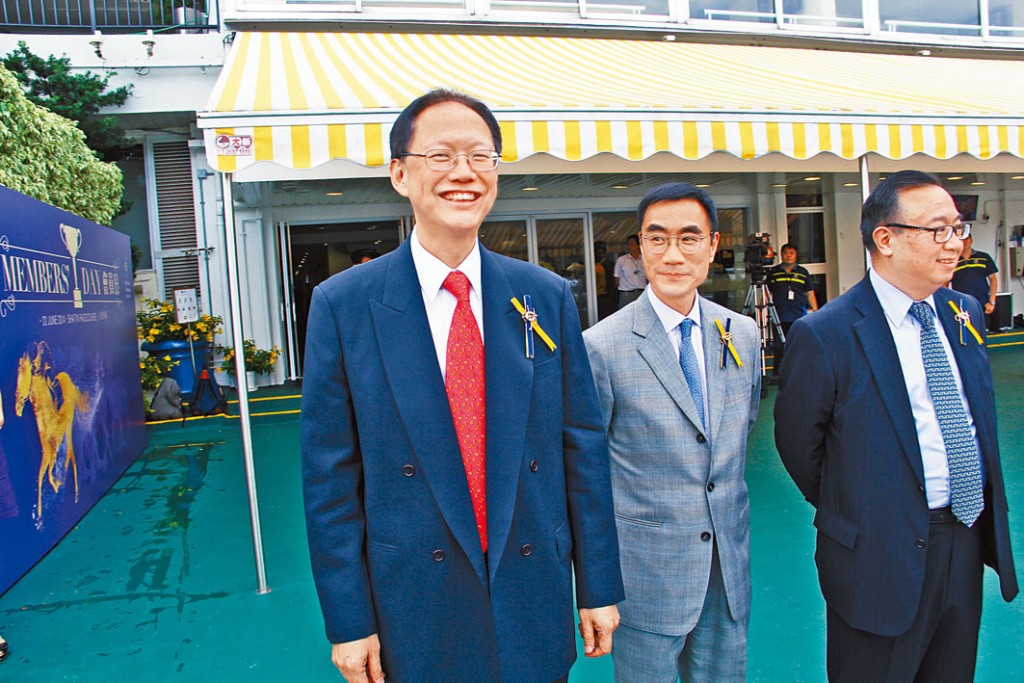 馬會董事局副主席利子厚 (中),早前向遴選會員發信推薦七名候選人。