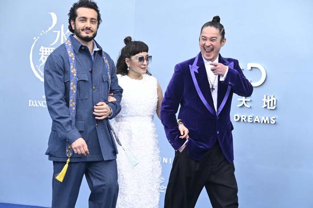 今年5月，何超儀和丈夫陳子聰及旗下新演員Iman現身澳門出席活動，欣賞大型水上匯演《水舞間》。