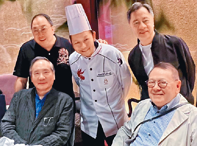 ■在「8」三星餐廳跟區國強大廚來張合照
