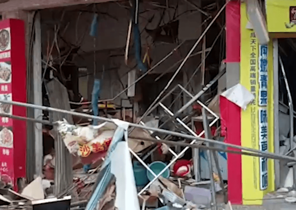 廣東歇業燒烤店發生爆炸，嚴重破壞。