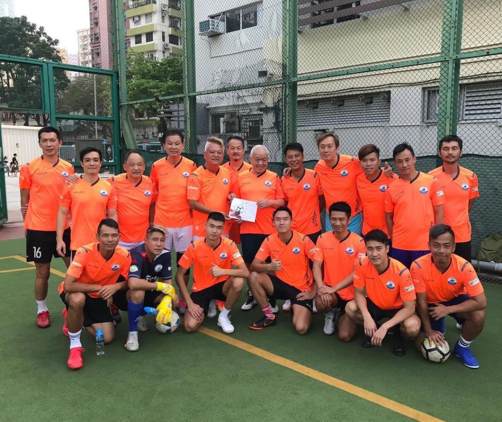 叻哥陈百祥（后左五）将会领军明星足球队在周末于贵州比赛。