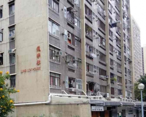 現場是黃大仙下邨龍樂樓。網圖