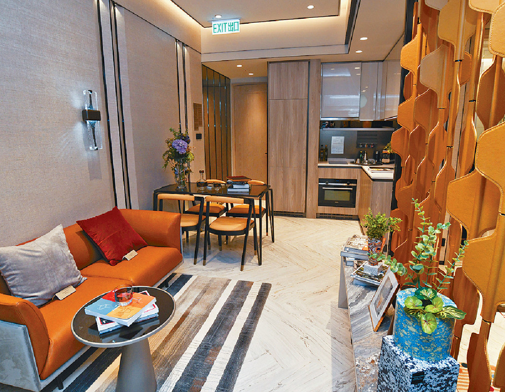 ■客飯廳相鄰，空間四正實用，設計風格華麗。