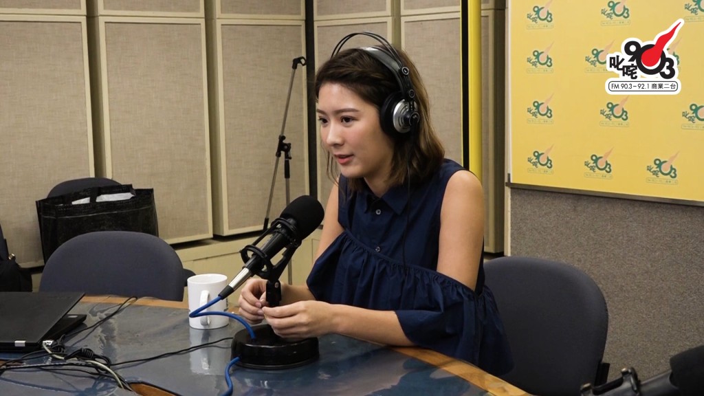 余香凝演而優則唱，2017年加入樂壇，推出第一支派台歌《你愛的人上》，以歌手身份上電台受訪。
