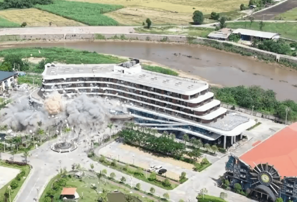 緬甸軍政府公開炸毀KK園區建築物的畫面。  緬甸軍政府