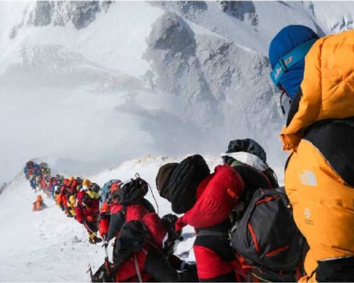 雪卡里形容山上情况恶劣。网上图片