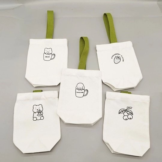 被戏称为“深圳市包”的各大连锁茶饮品牌包装袋，忽然变成抢手货。