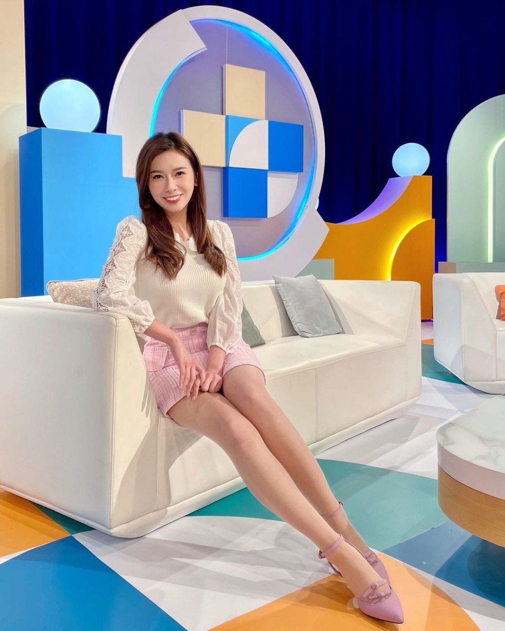 TVB前新闻小花梁凯宁今年30岁，推出自传《三十而立》。