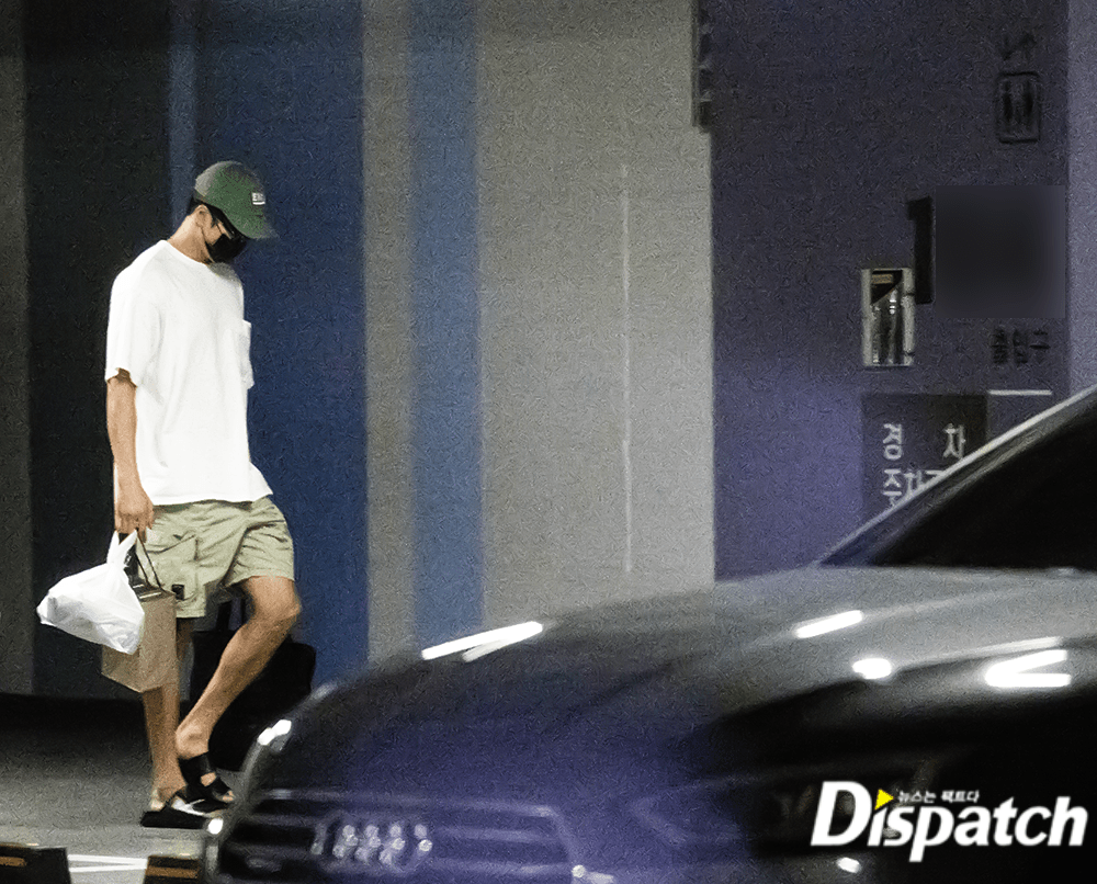 安普贤早前被韩媒《Dispatch》拍得现身Jisoo的住处，二人恋情旋即曝光。